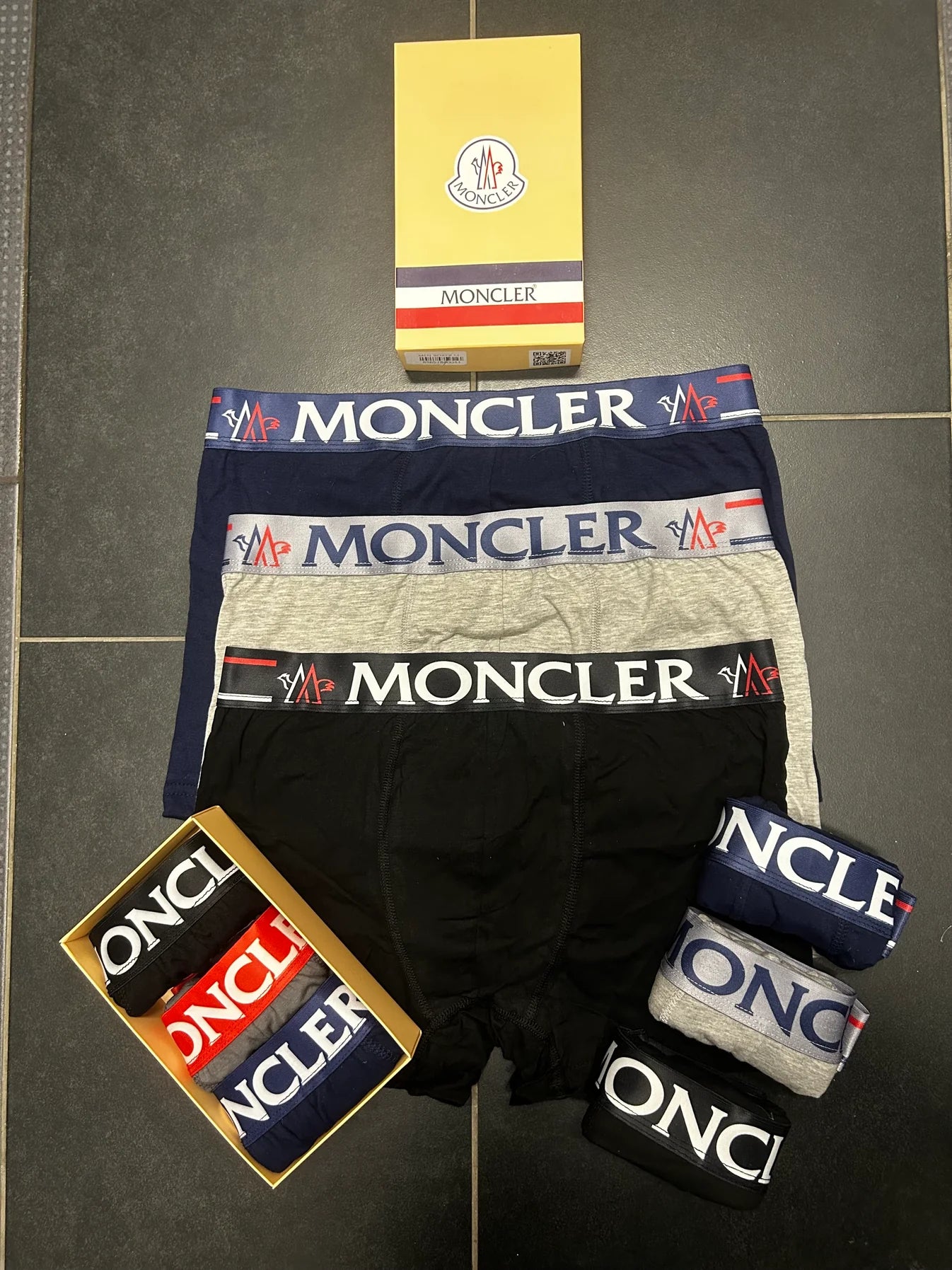 MONCLER ΣΕΤ 3 ΕΣΩΡΟΥΧΩΝ 3 Colour